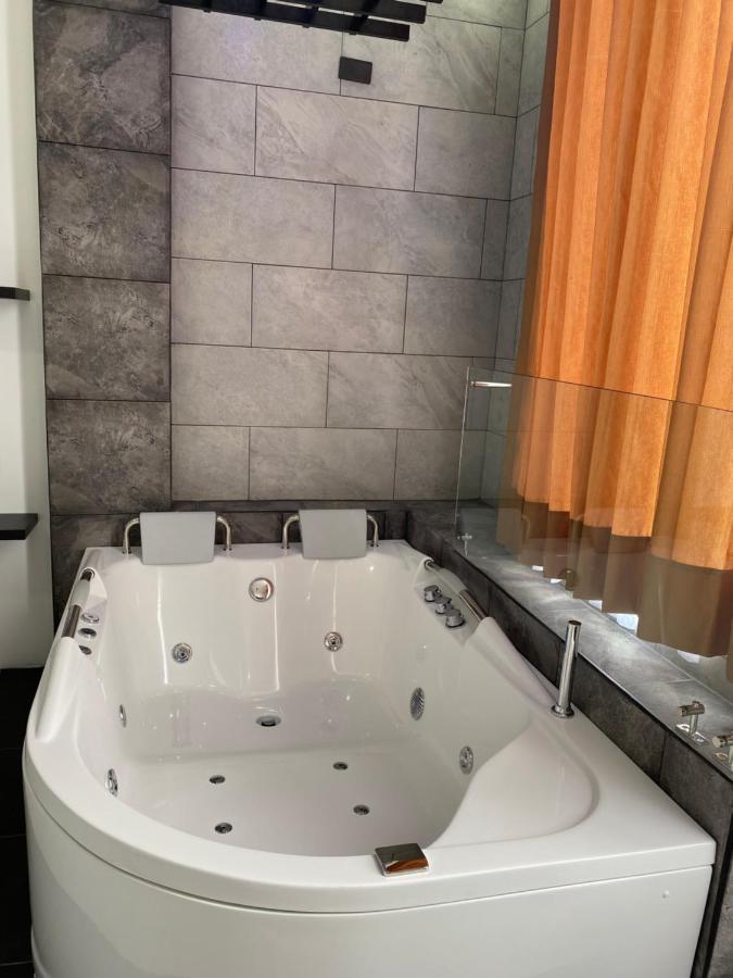 Bryss Hotel Santo Domingo de los Colorados Dış mekan fotoğraf