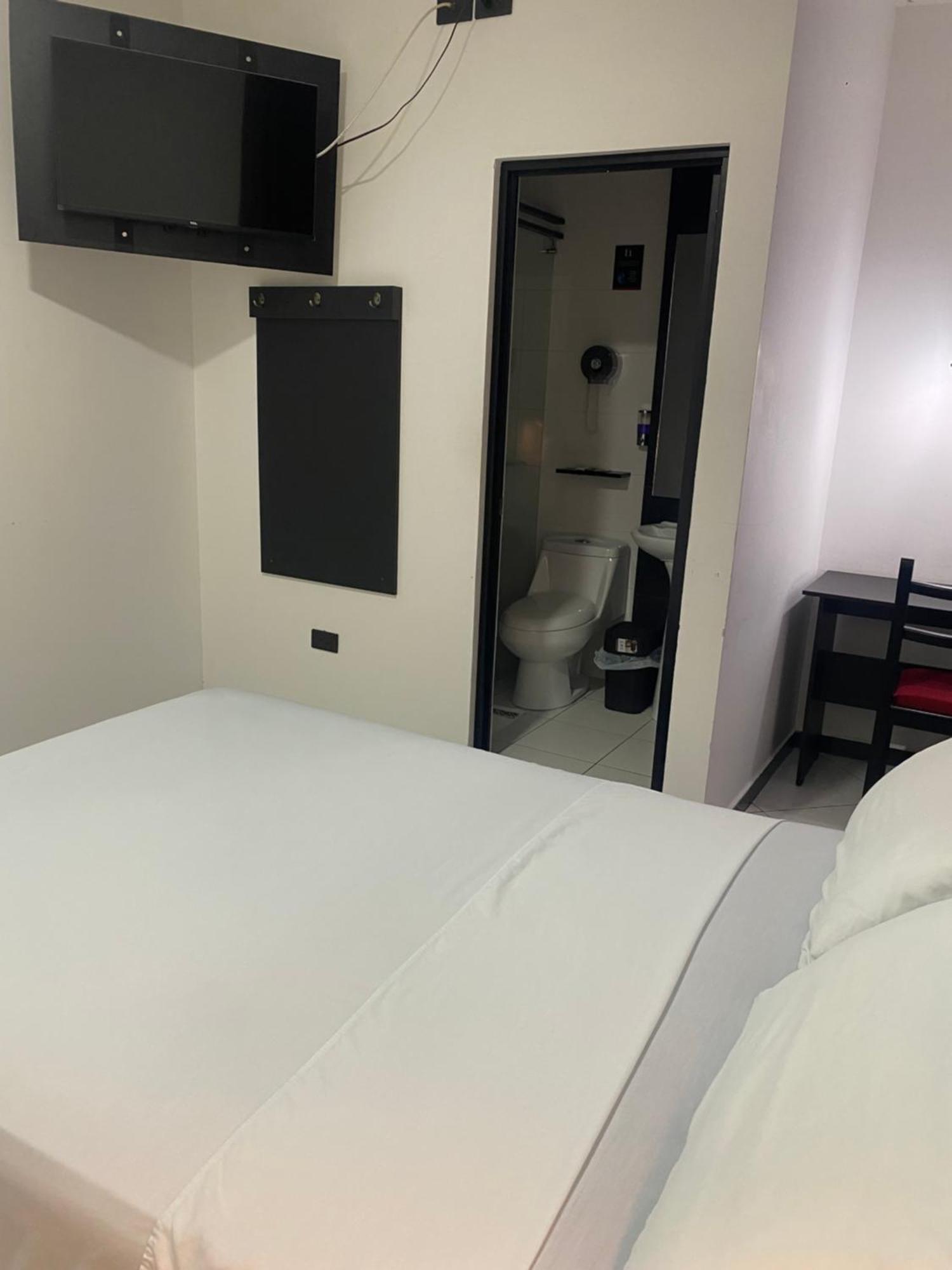 Bryss Hotel Santo Domingo de los Colorados Dış mekan fotoğraf